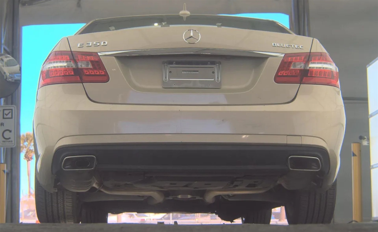 2012 Mercedes Benz E 350 BlueTEC Sedan photo 4