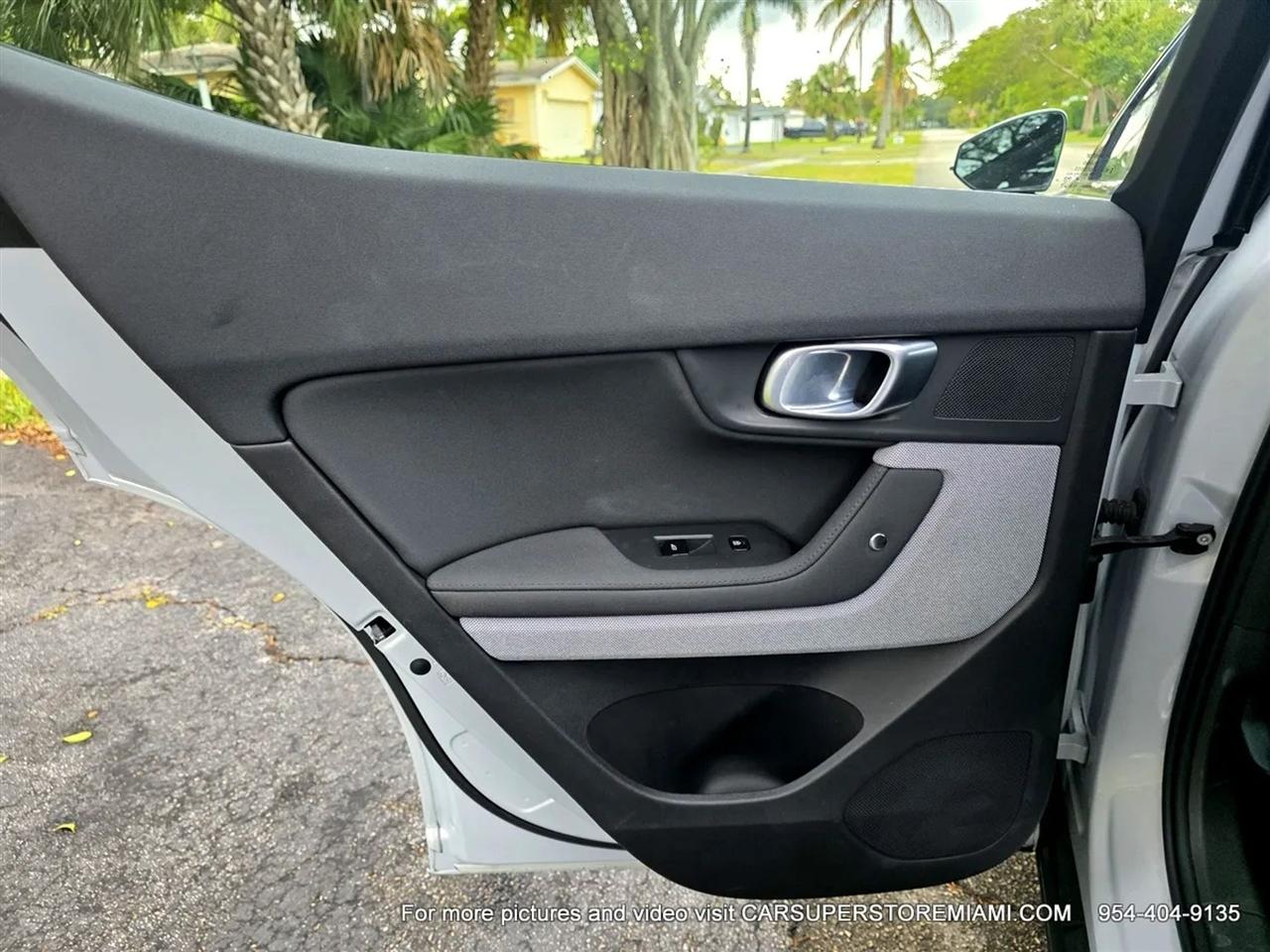 Polestar 2  2023