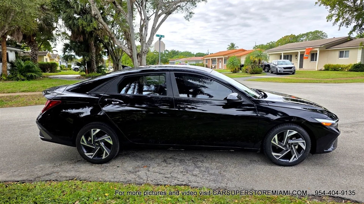 Hyundai Elantra  2025