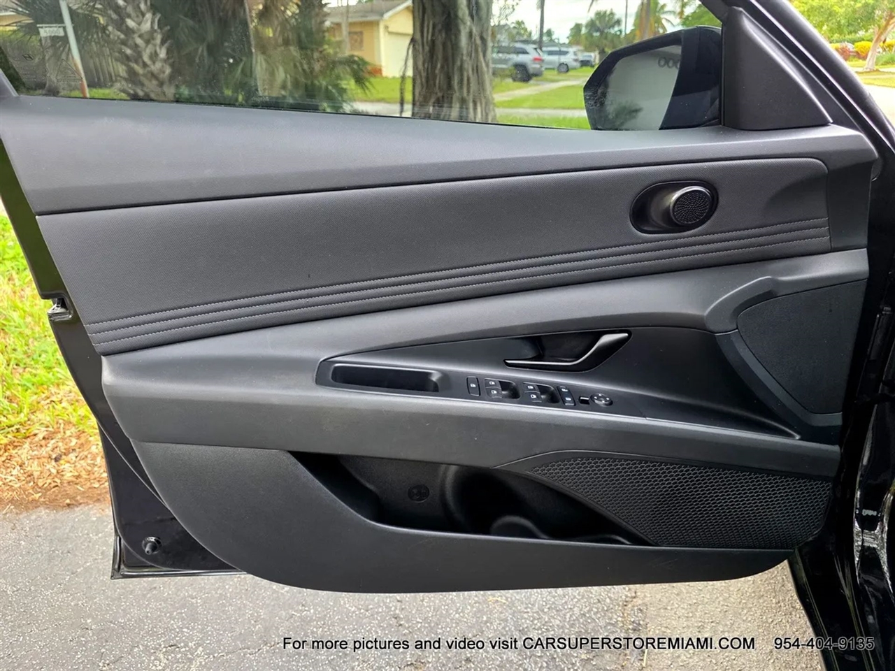 Hyundai Elantra  2025