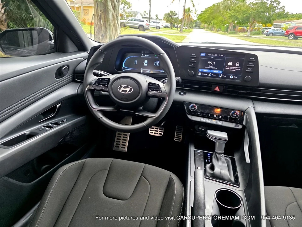 Hyundai Elantra  2025