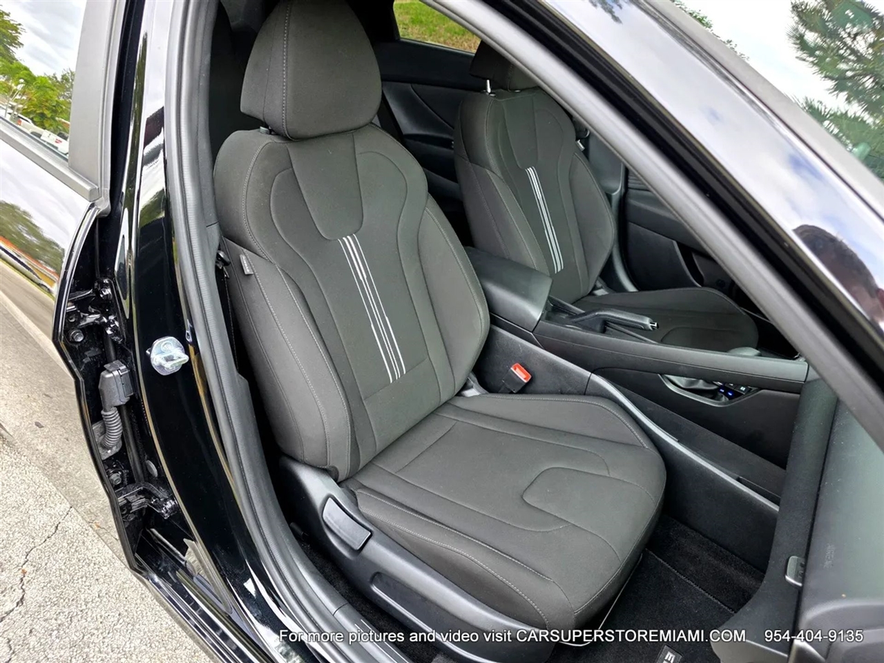 Hyundai Elantra  2025