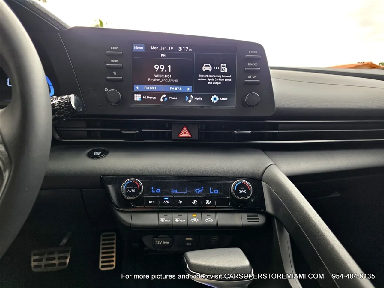 Hyundai Elantra  2025