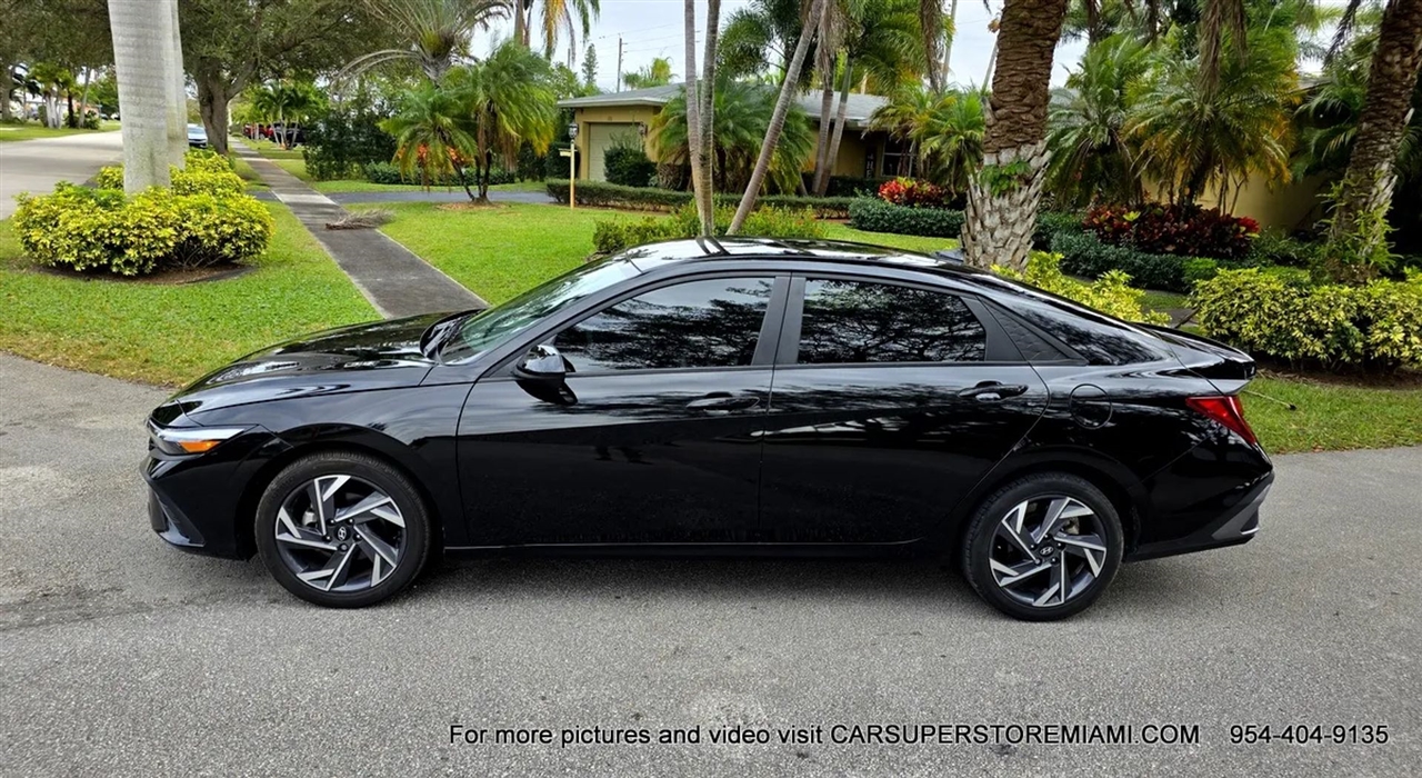 Hyundai Elantra  2025