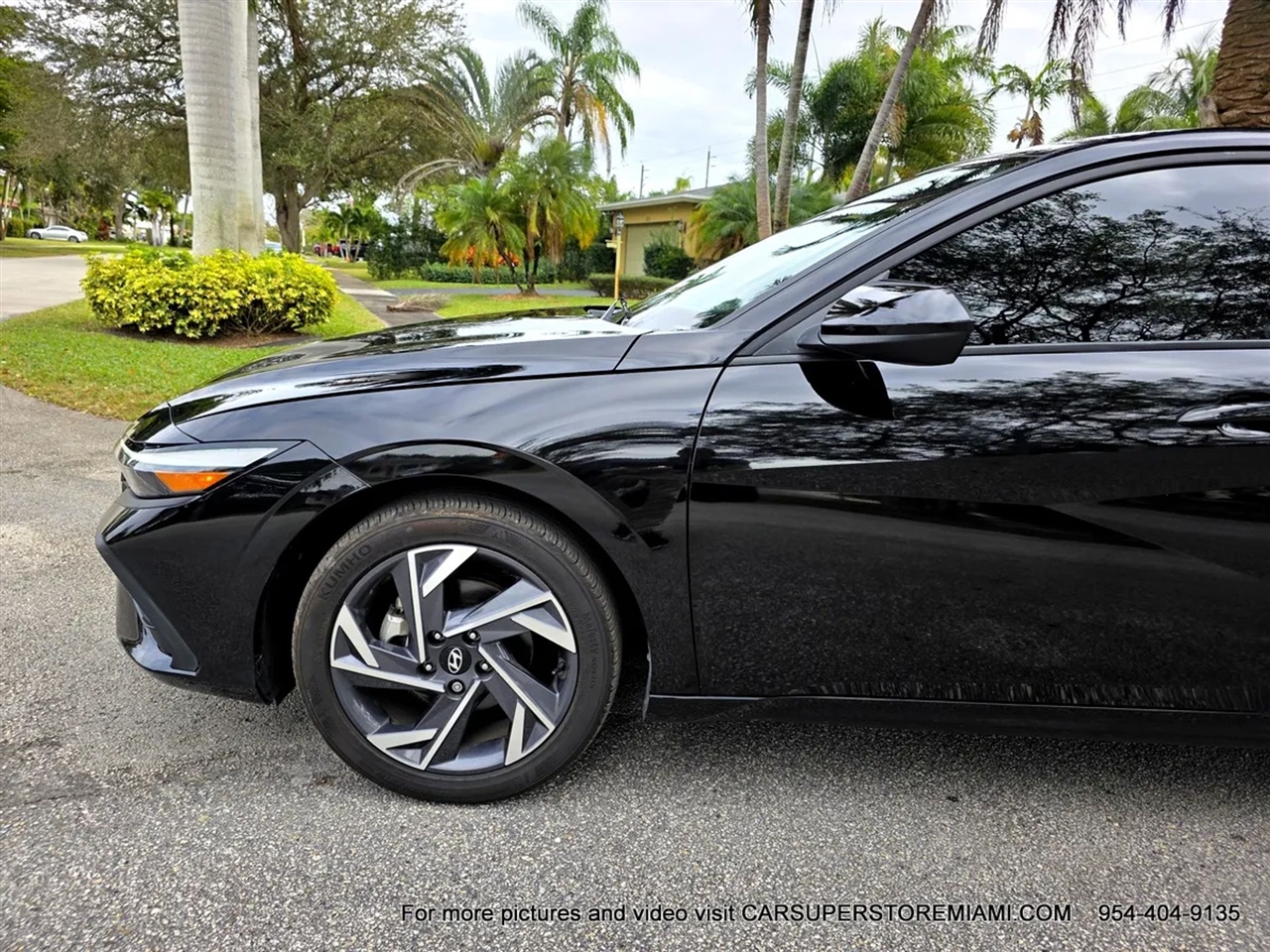 Hyundai Elantra  2025