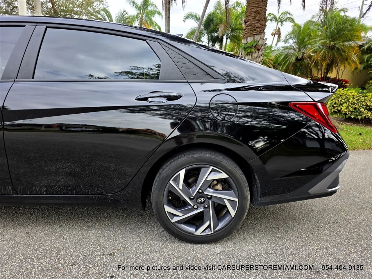 Hyundai Elantra  2025