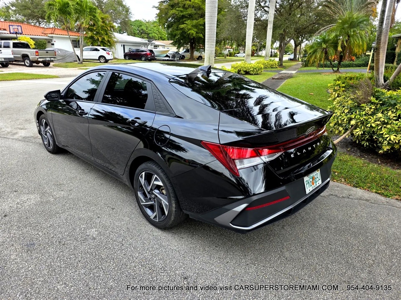 Hyundai Elantra  2025