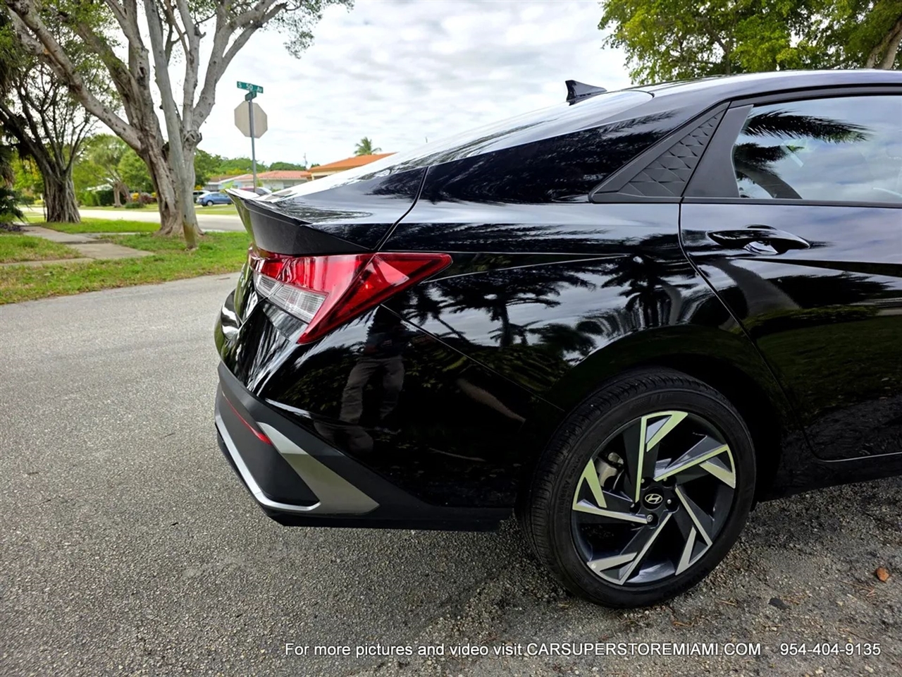 Hyundai Elantra  2025