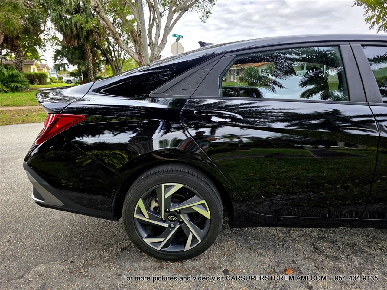 Hyundai Elantra  2025