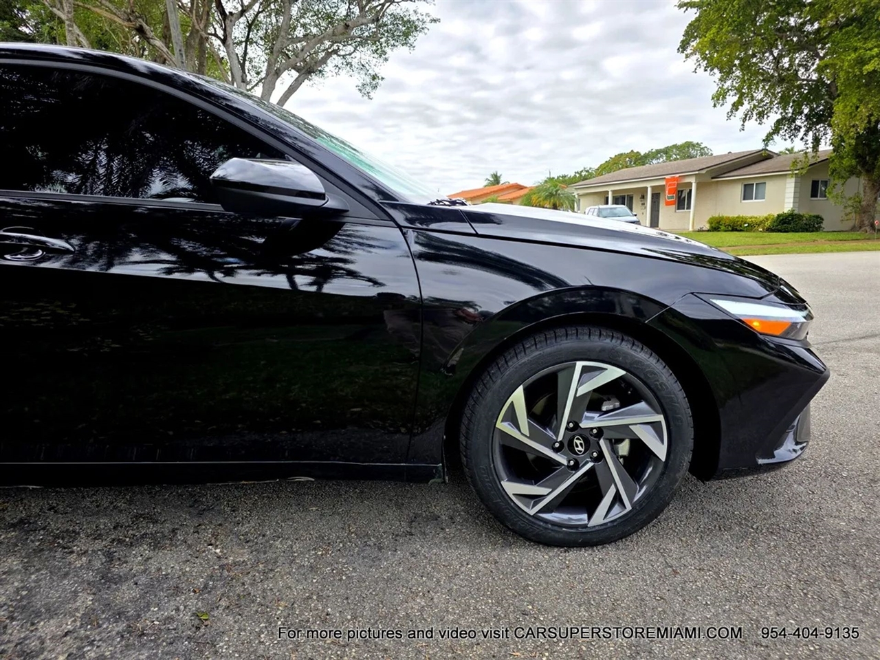 Hyundai Elantra  2025