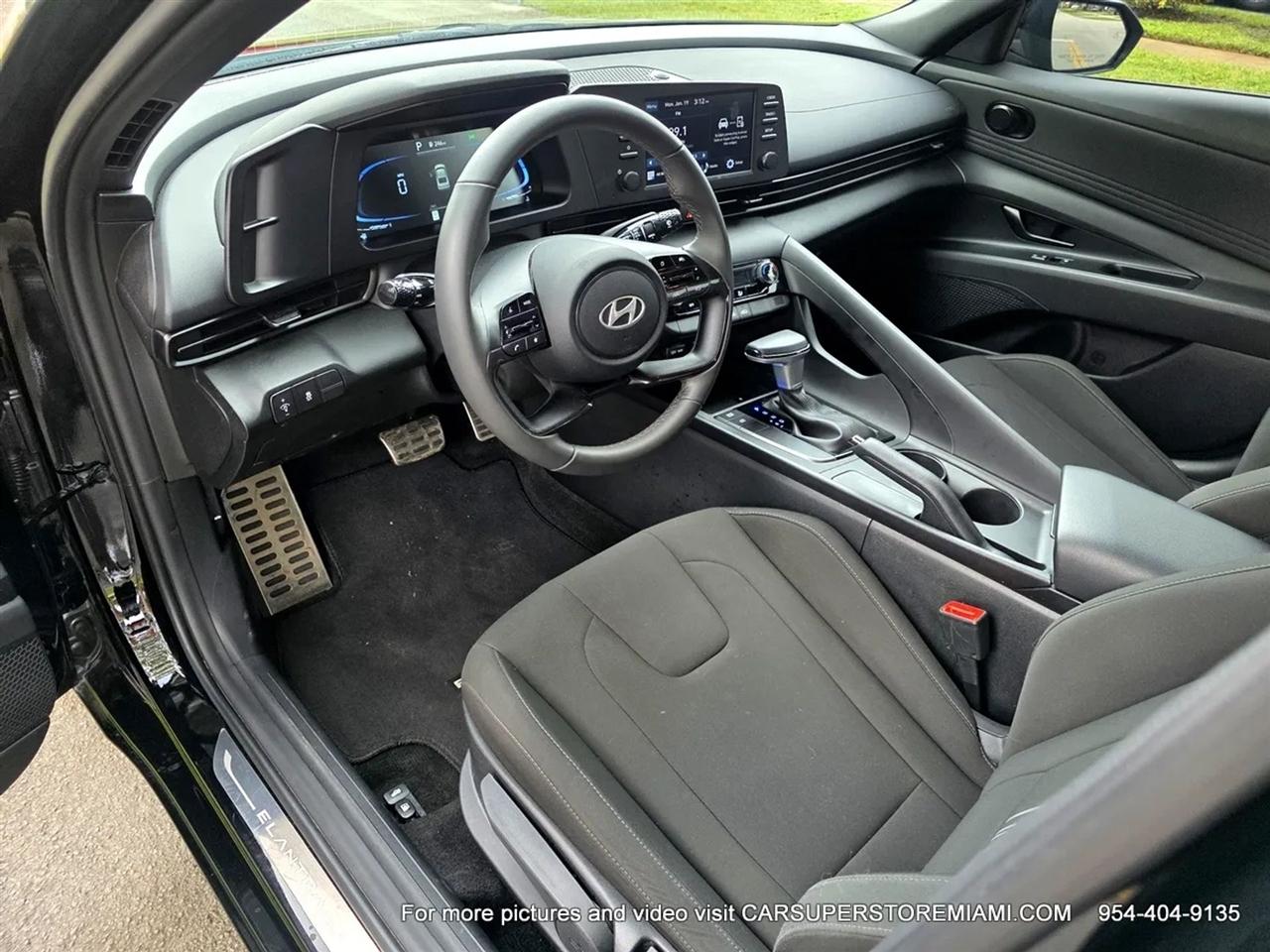 Hyundai Elantra  2025