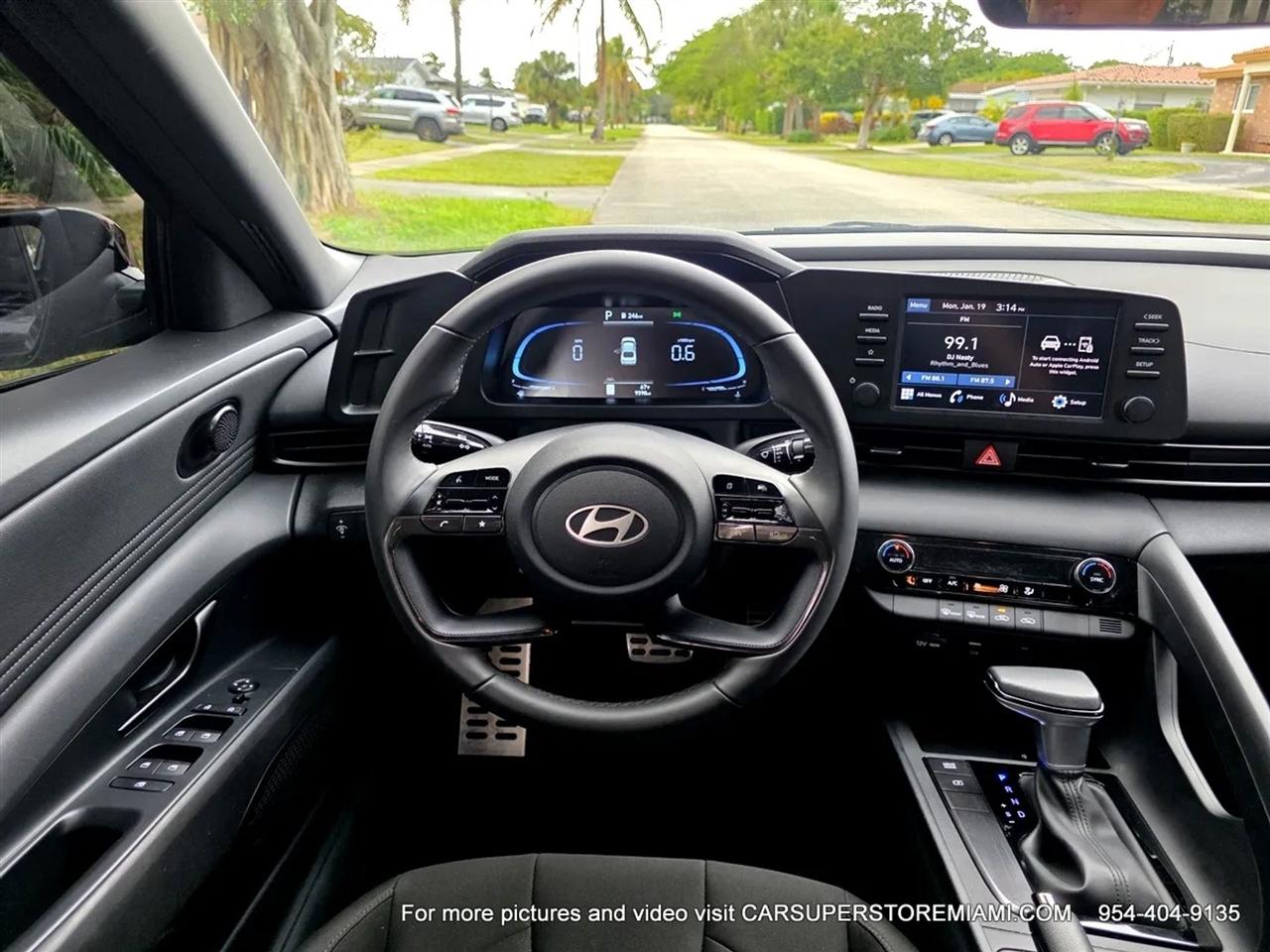 Hyundai Elantra  2025