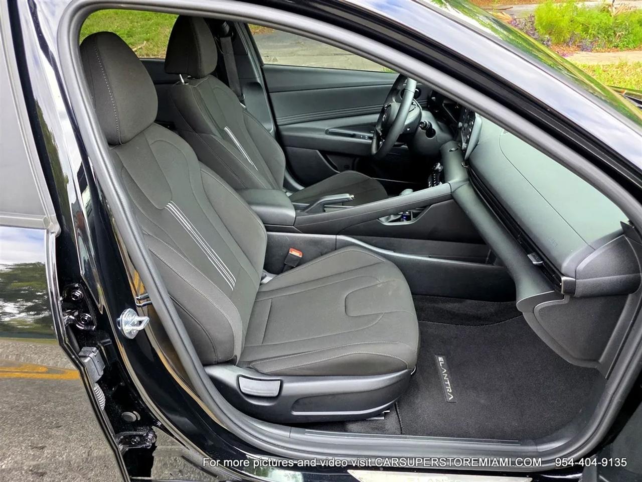 Hyundai Elantra  2025