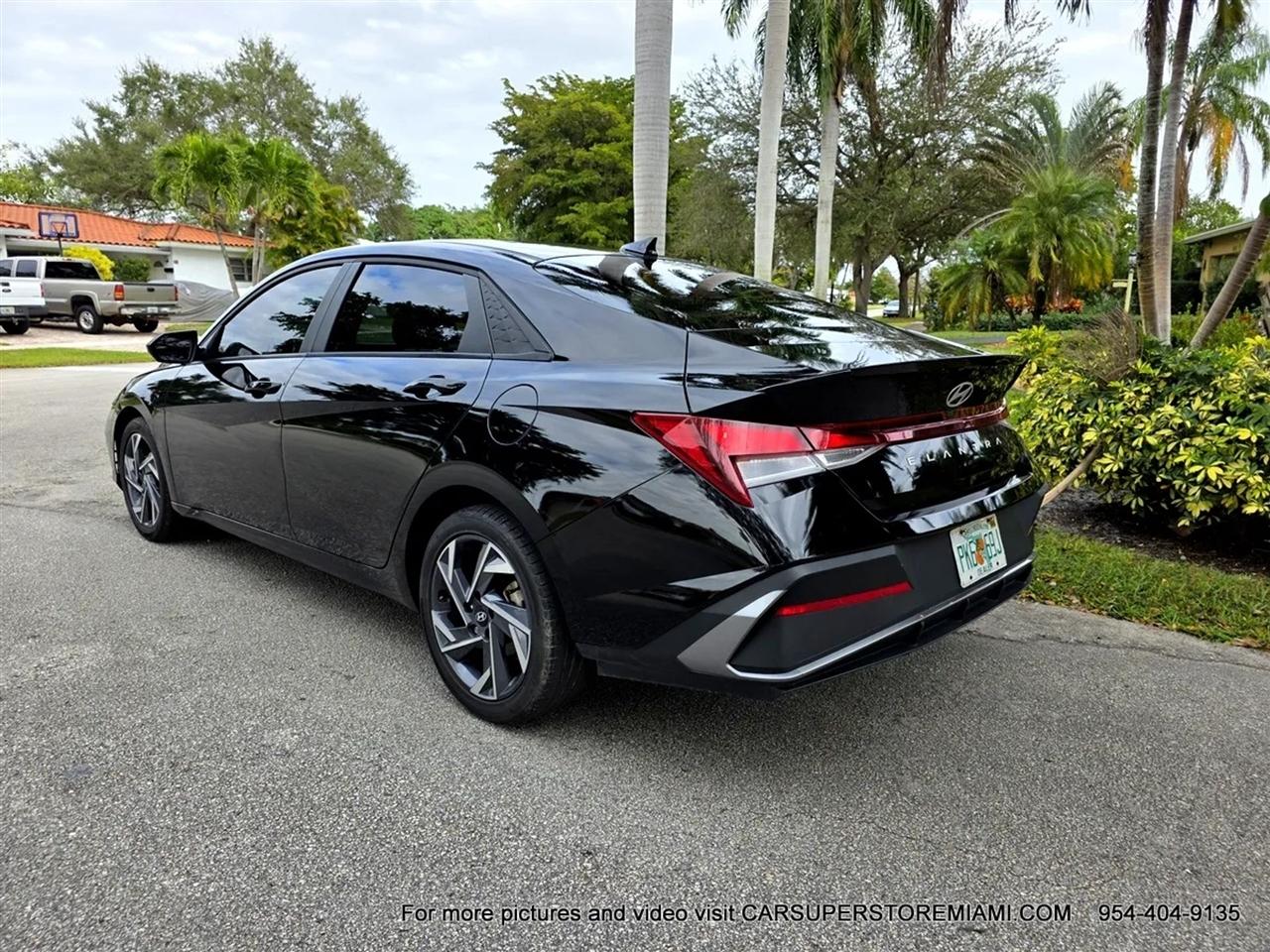 Hyundai Elantra  2025