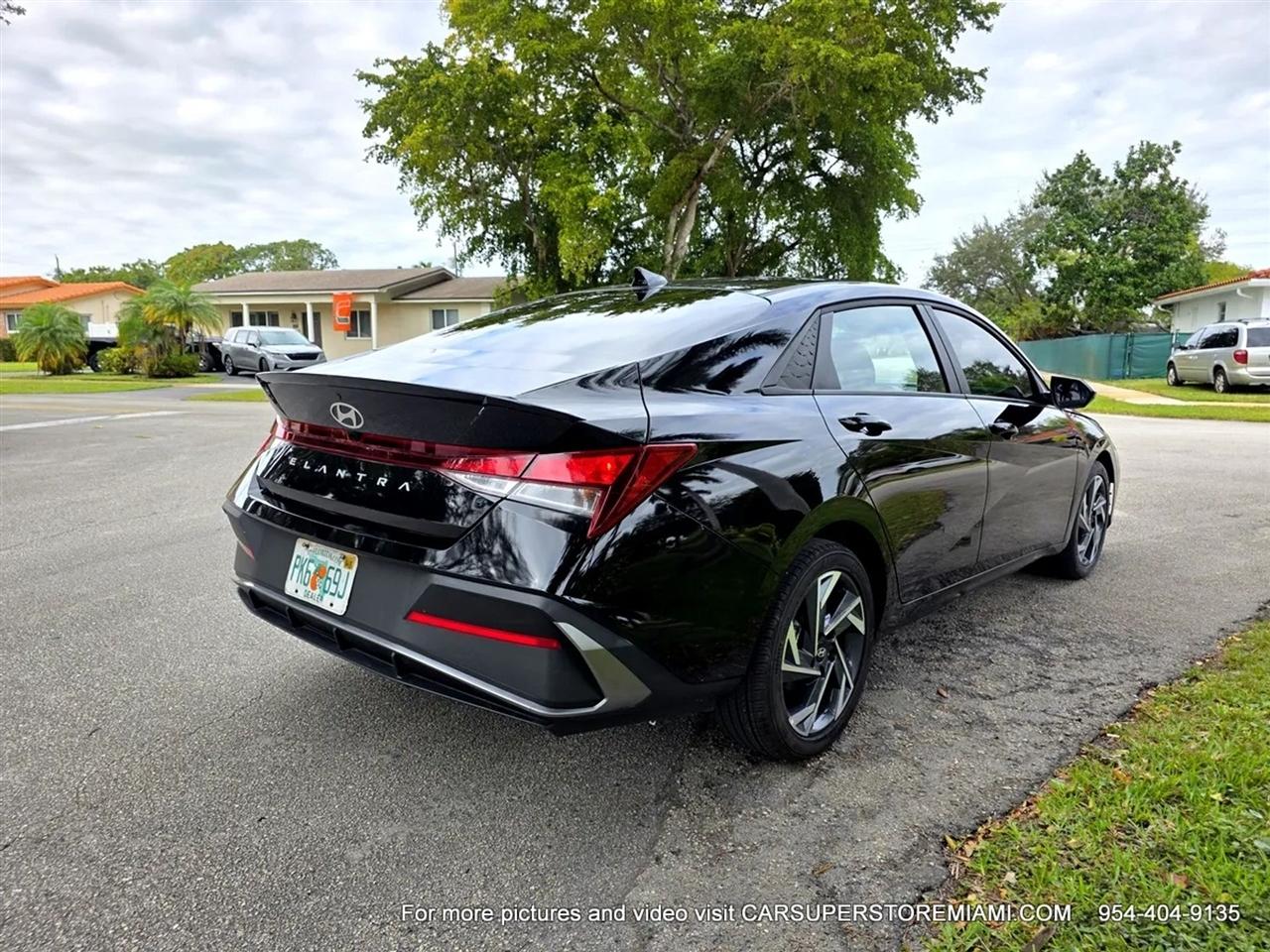 Hyundai Elantra  2025