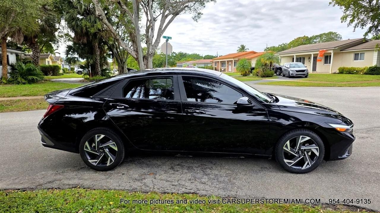 Hyundai Elantra  2025