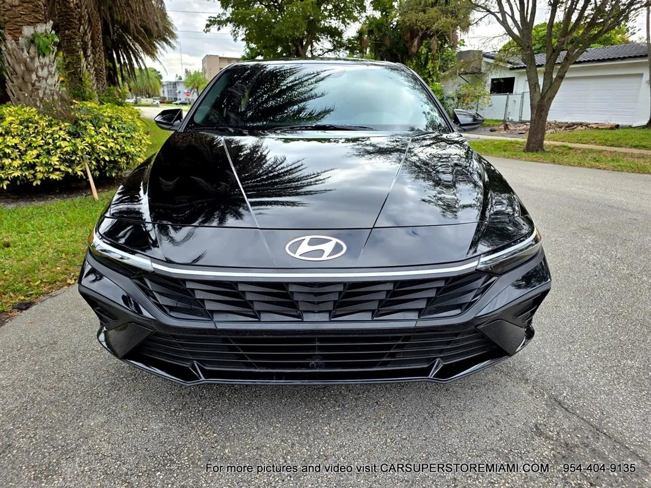 Hyundai Elantra  2025