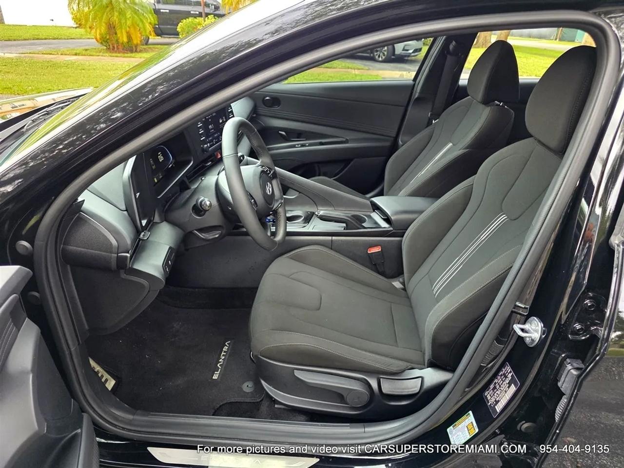 Hyundai Elantra  2025