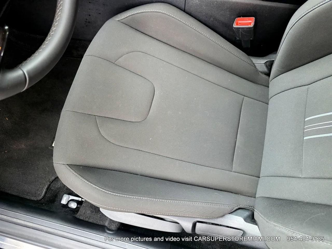 Hyundai Elantra  2025