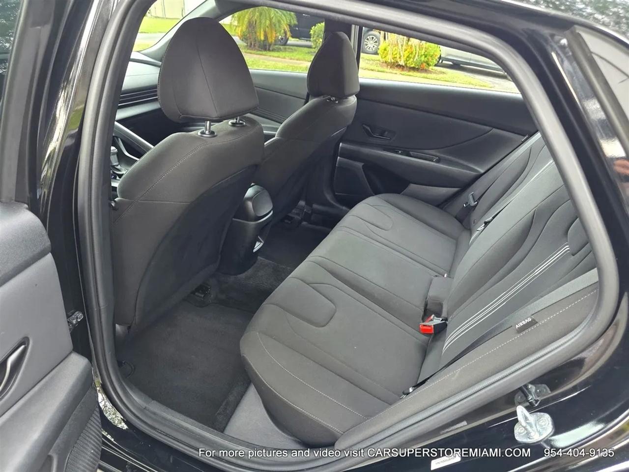 Hyundai Elantra  2025