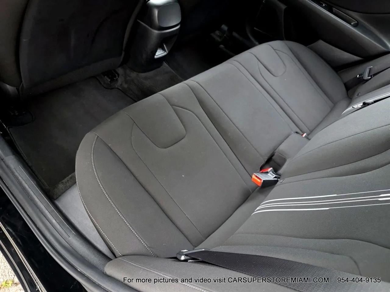 Hyundai Elantra  2025