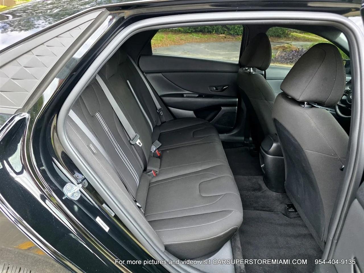 Hyundai Elantra  2025