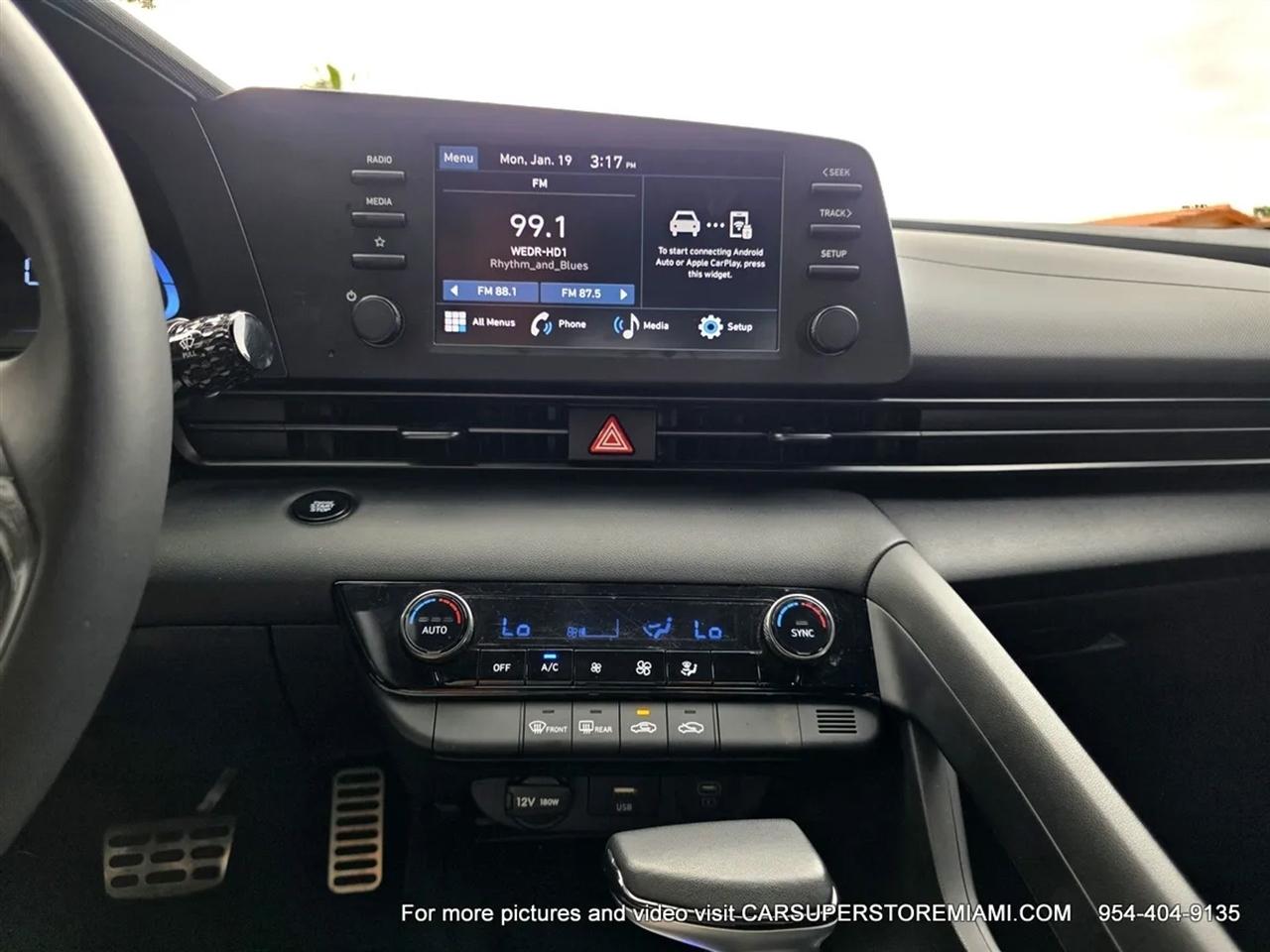 Hyundai Elantra  2025