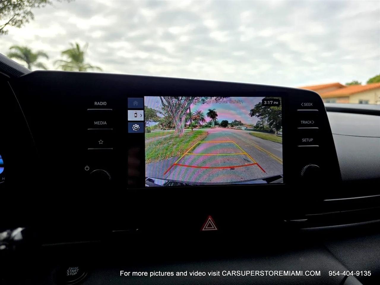 Hyundai Elantra  2025