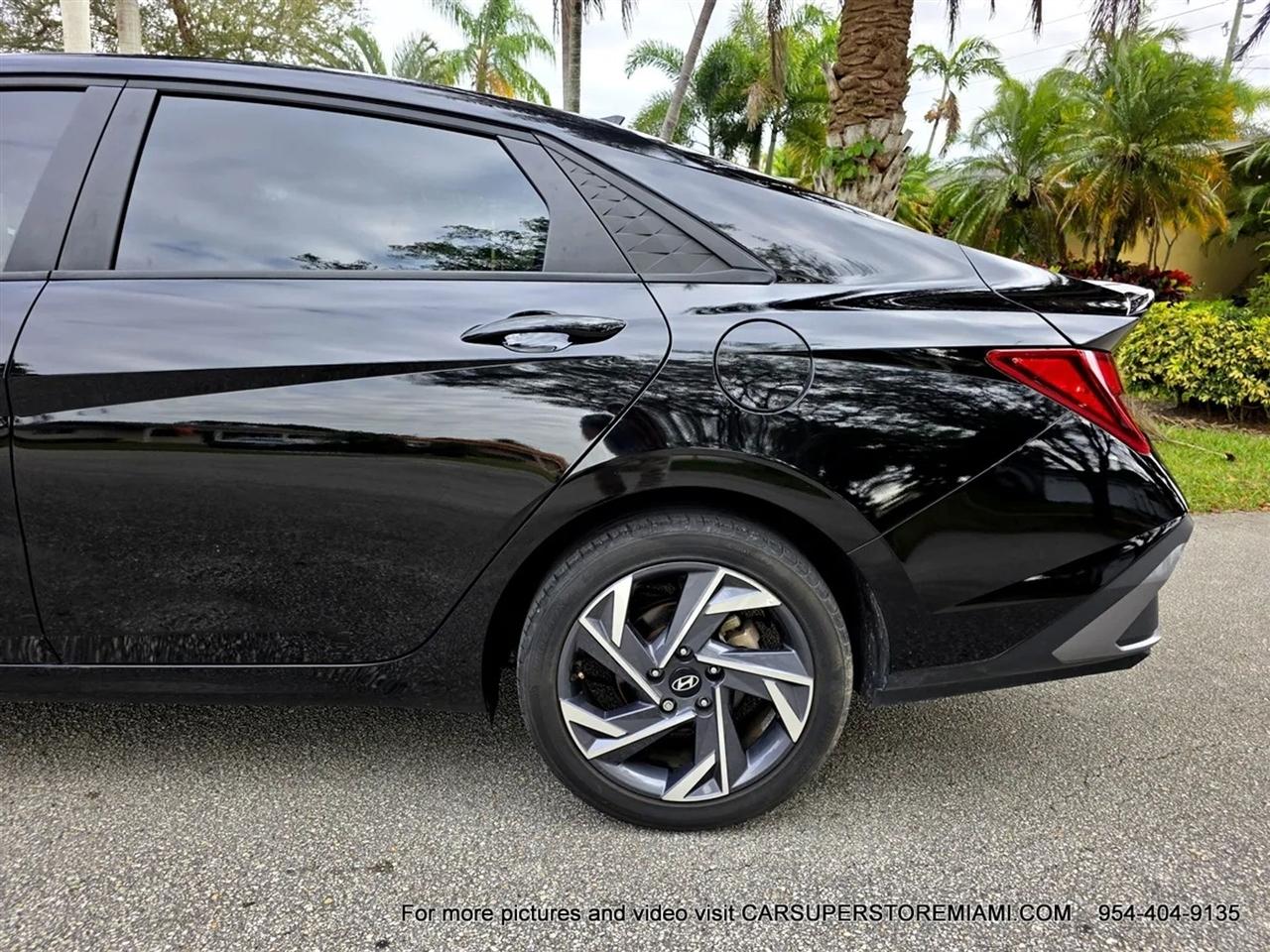 Hyundai Elantra  2025