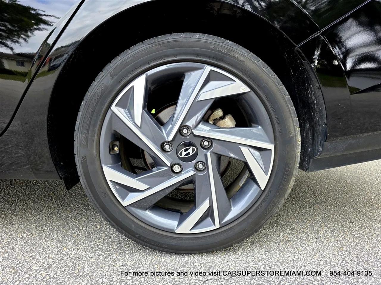 Hyundai Elantra  2025