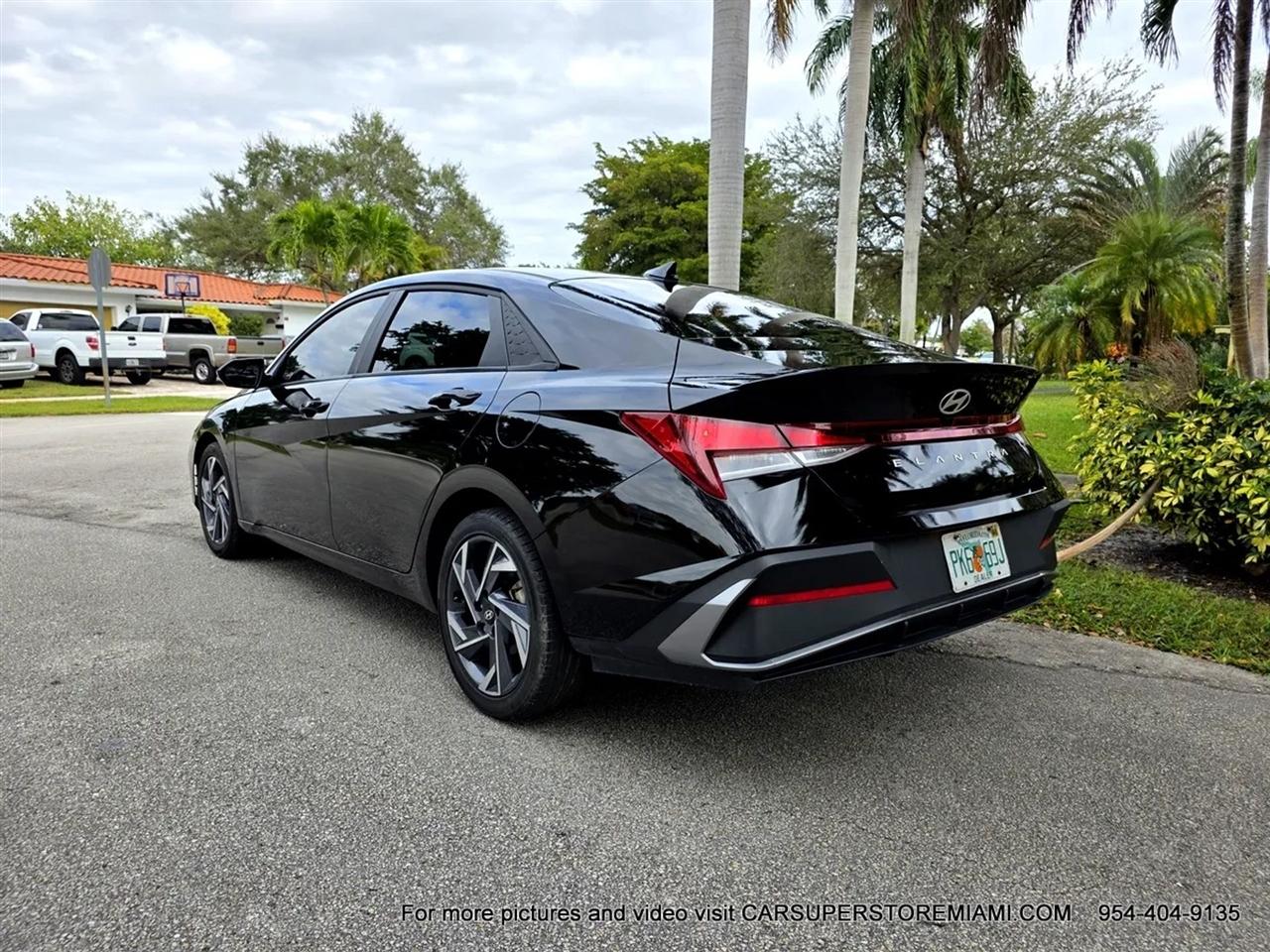 Hyundai Elantra  2025