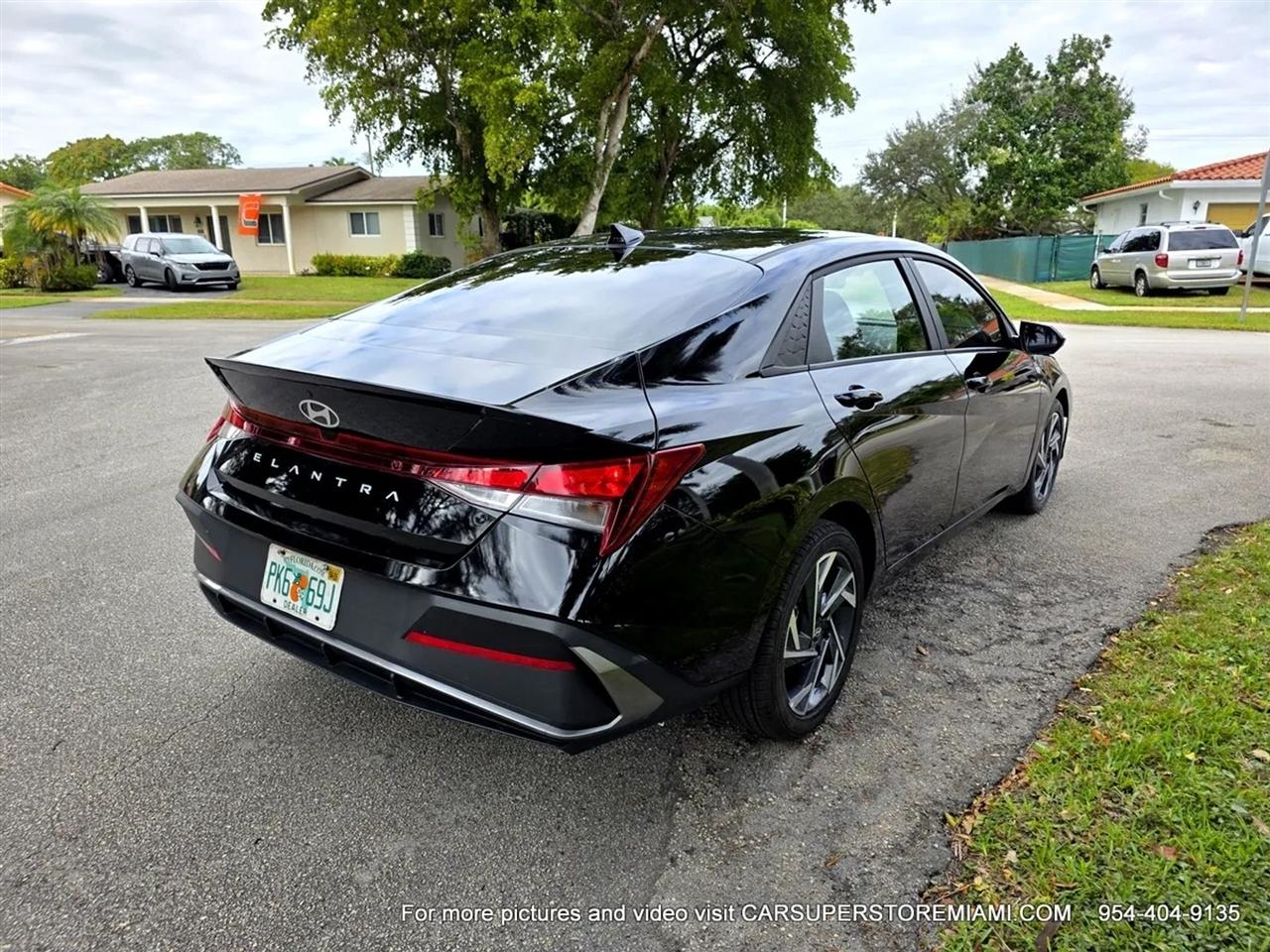 Hyundai Elantra  2025