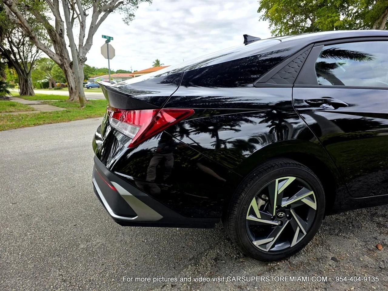 Hyundai Elantra  2025