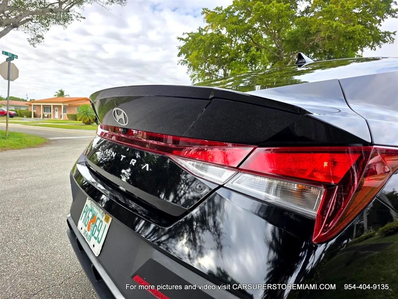 Hyundai Elantra  2025