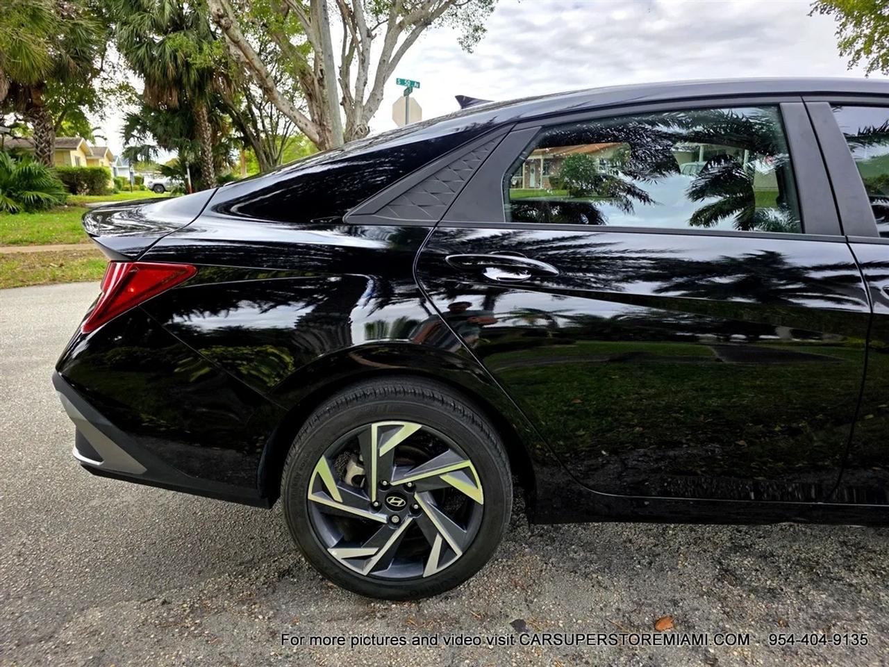 Hyundai Elantra  2025