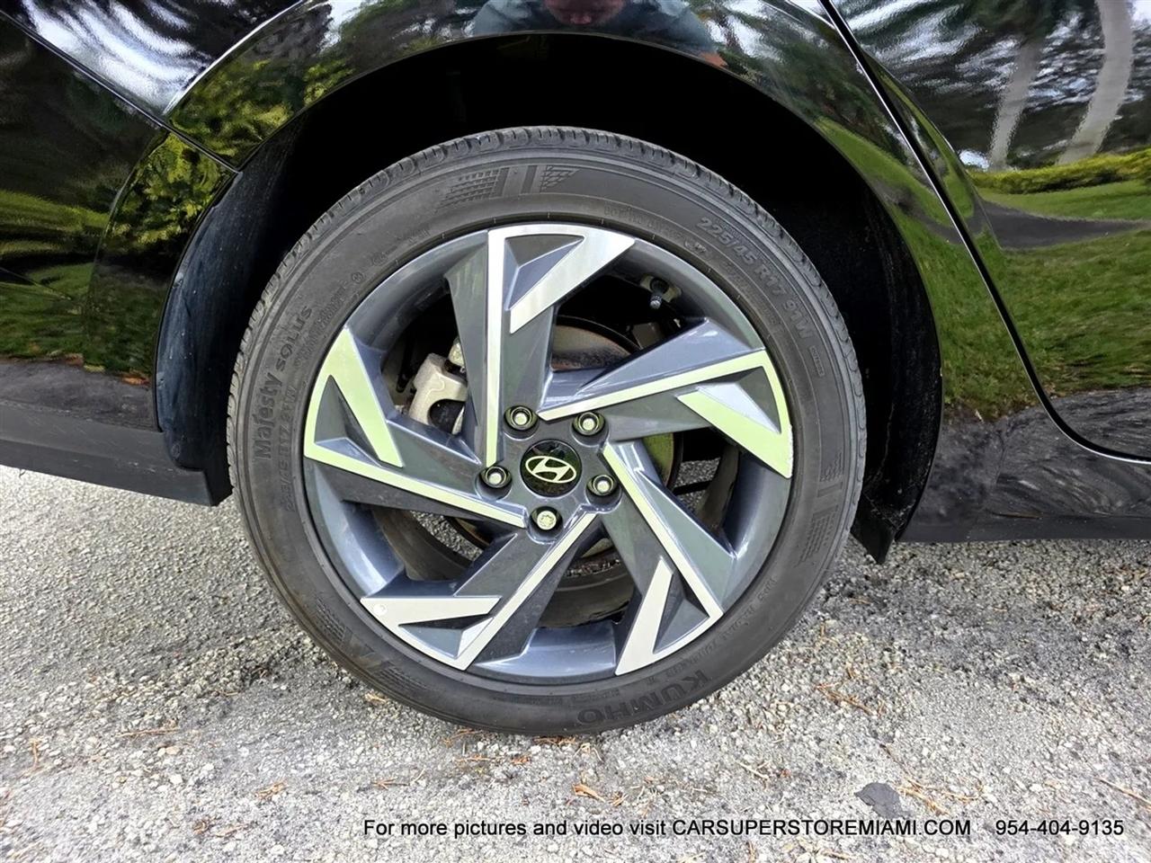 Hyundai Elantra  2025