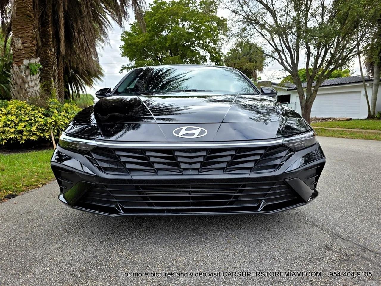 Hyundai Elantra  2025