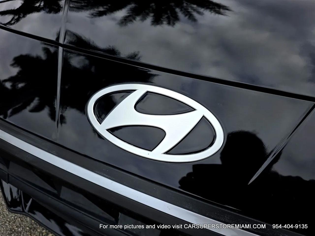 Hyundai Elantra  2025