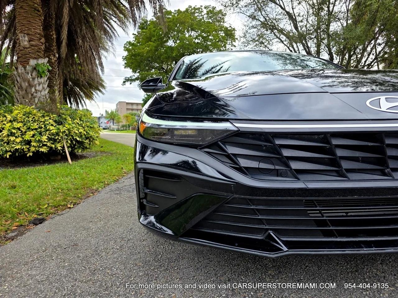 Hyundai Elantra  2025