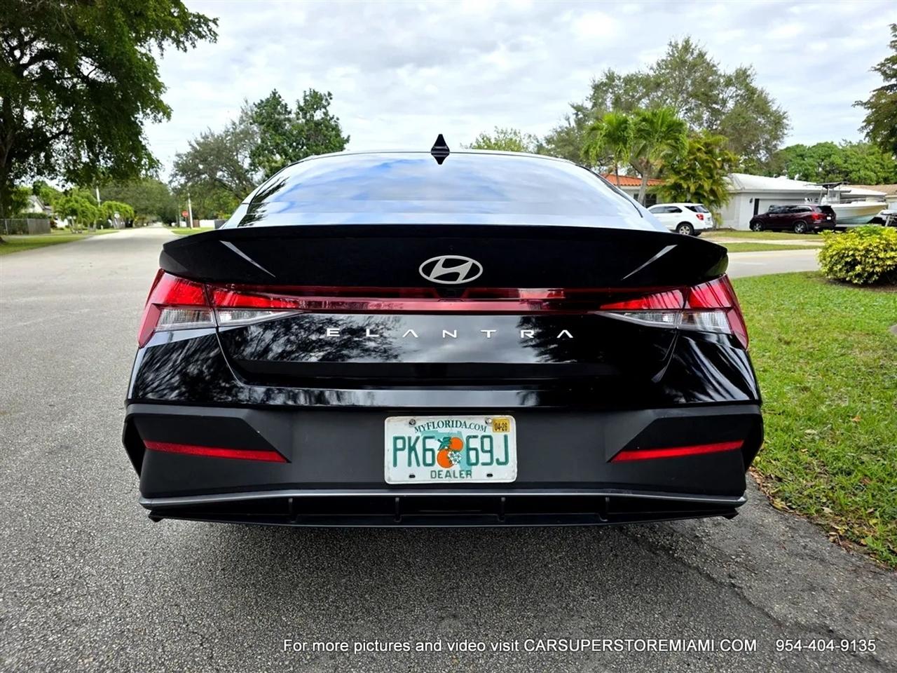Hyundai Elantra  2025