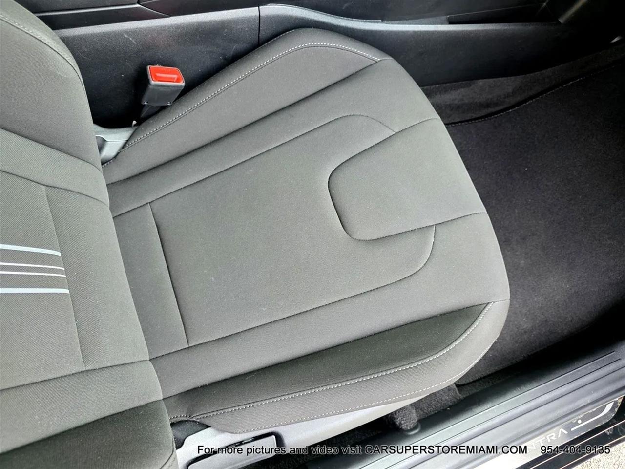 Hyundai Elantra  2025