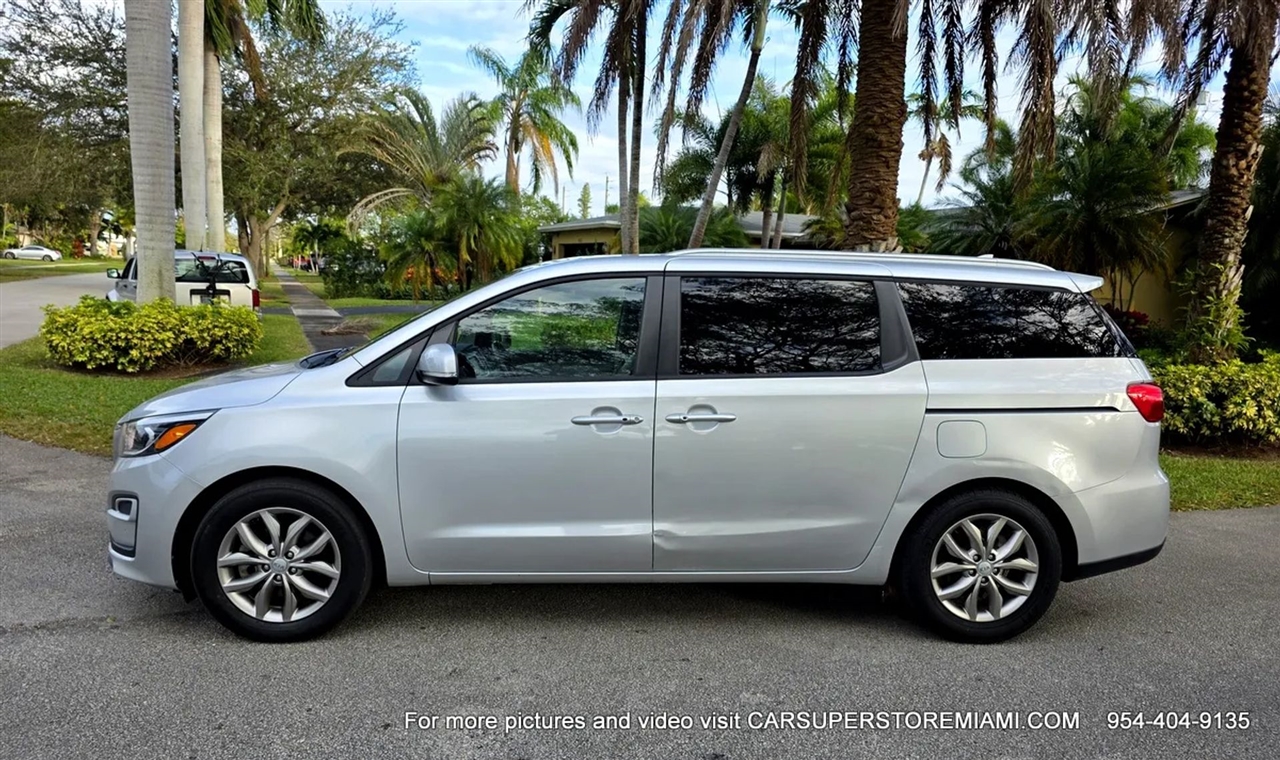 Kia Sedona  2021