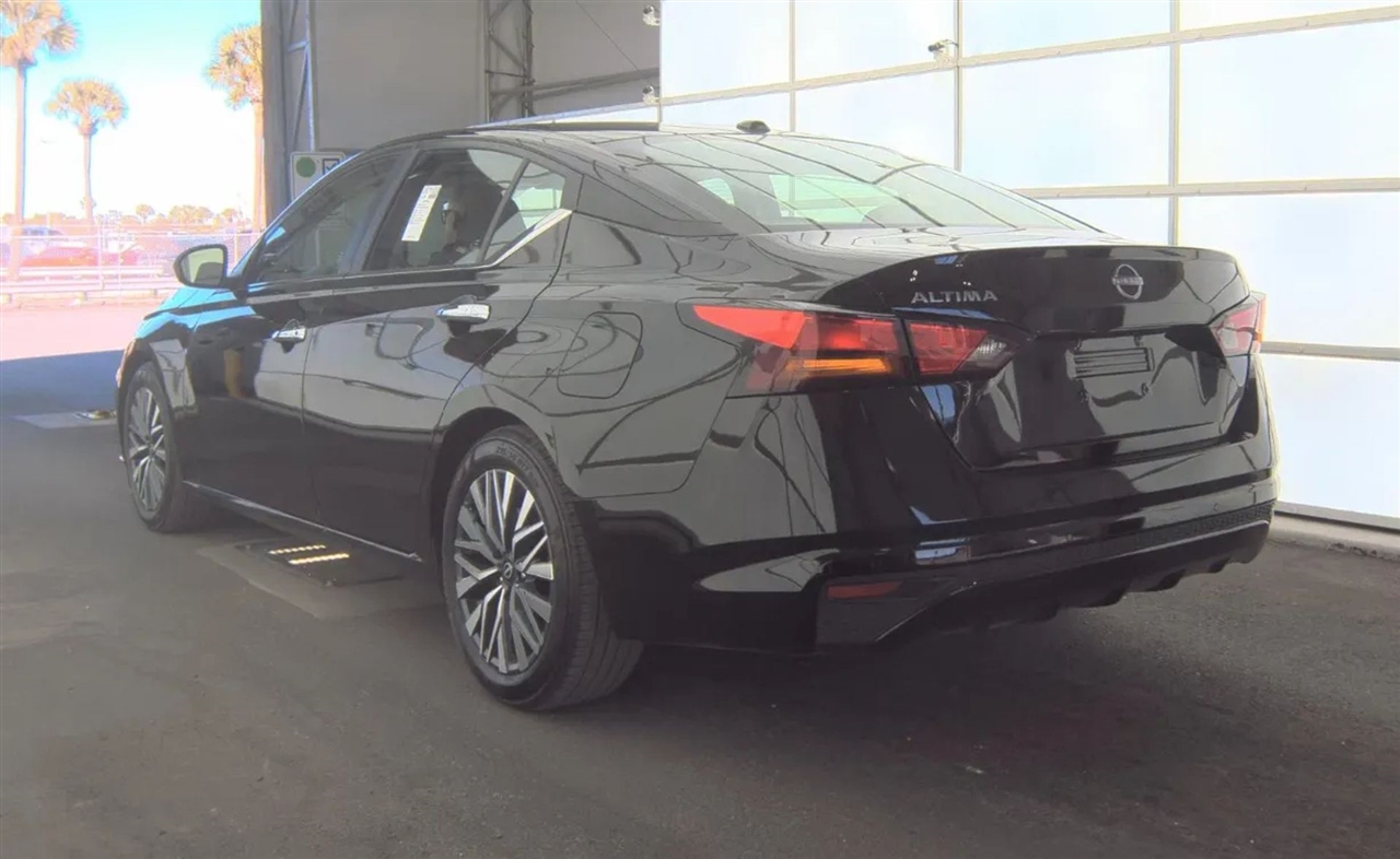 Nissan Altima  2025
