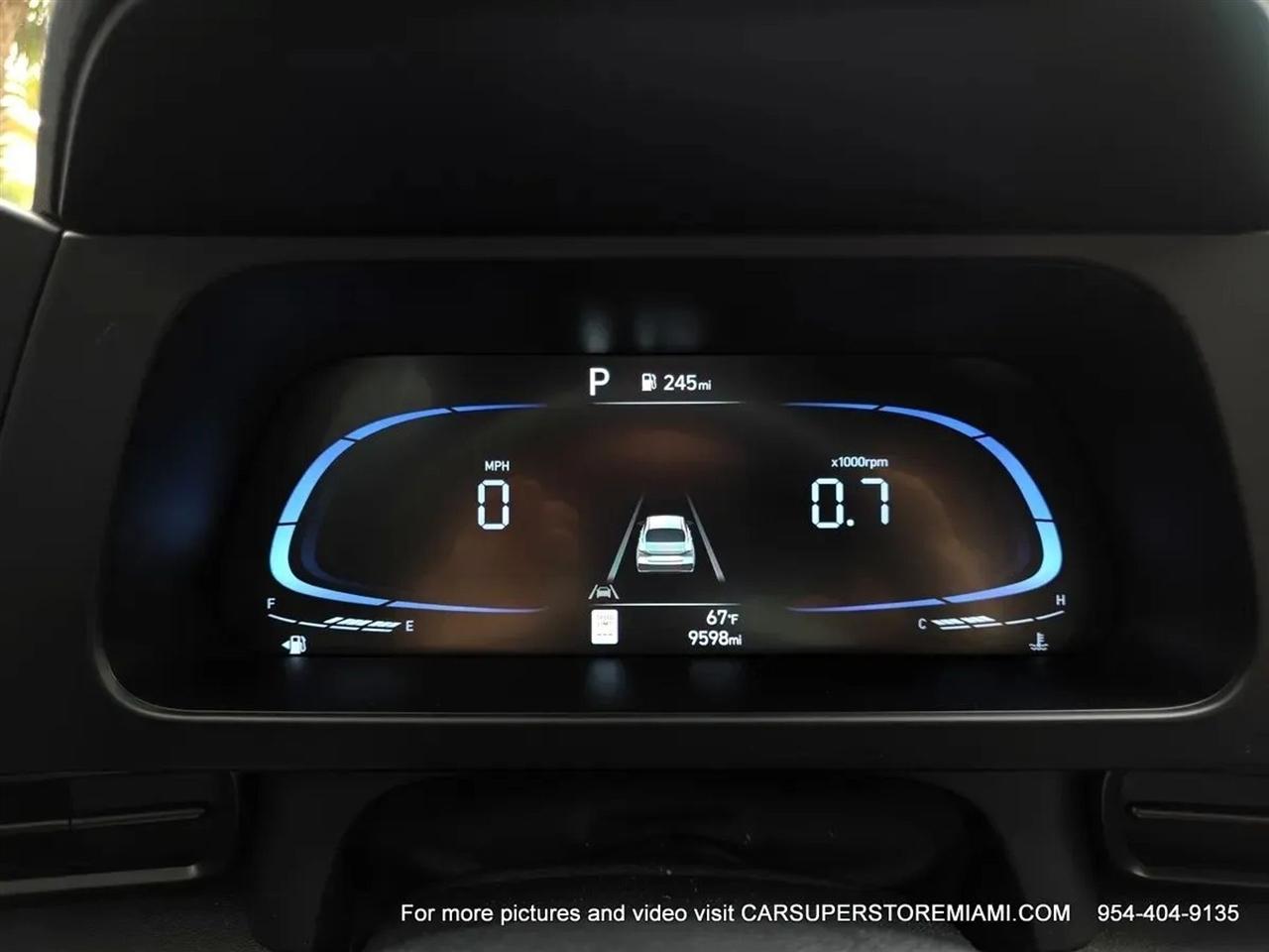 Hyundai Elantra  2025