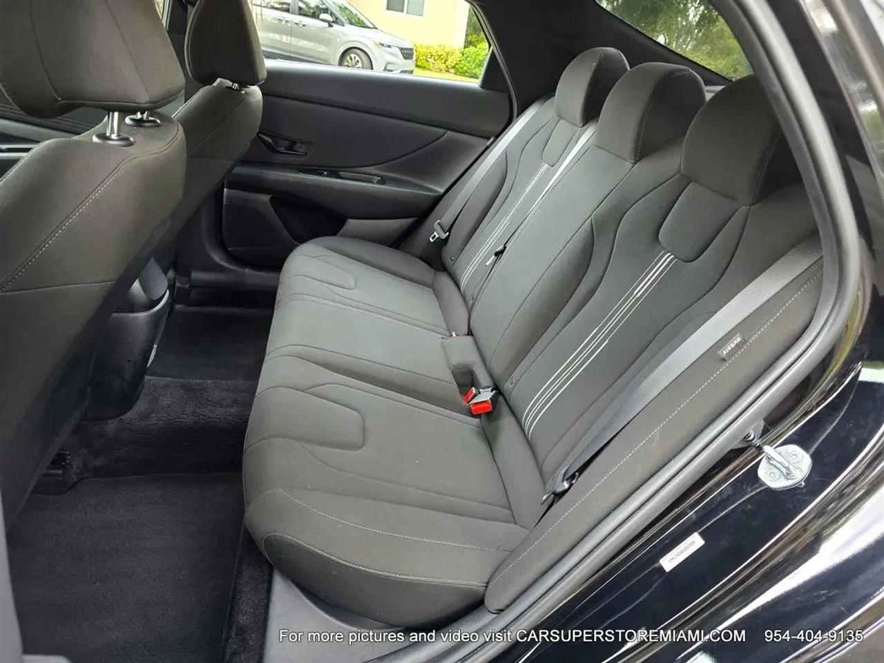 Hyundai Elantra  2025