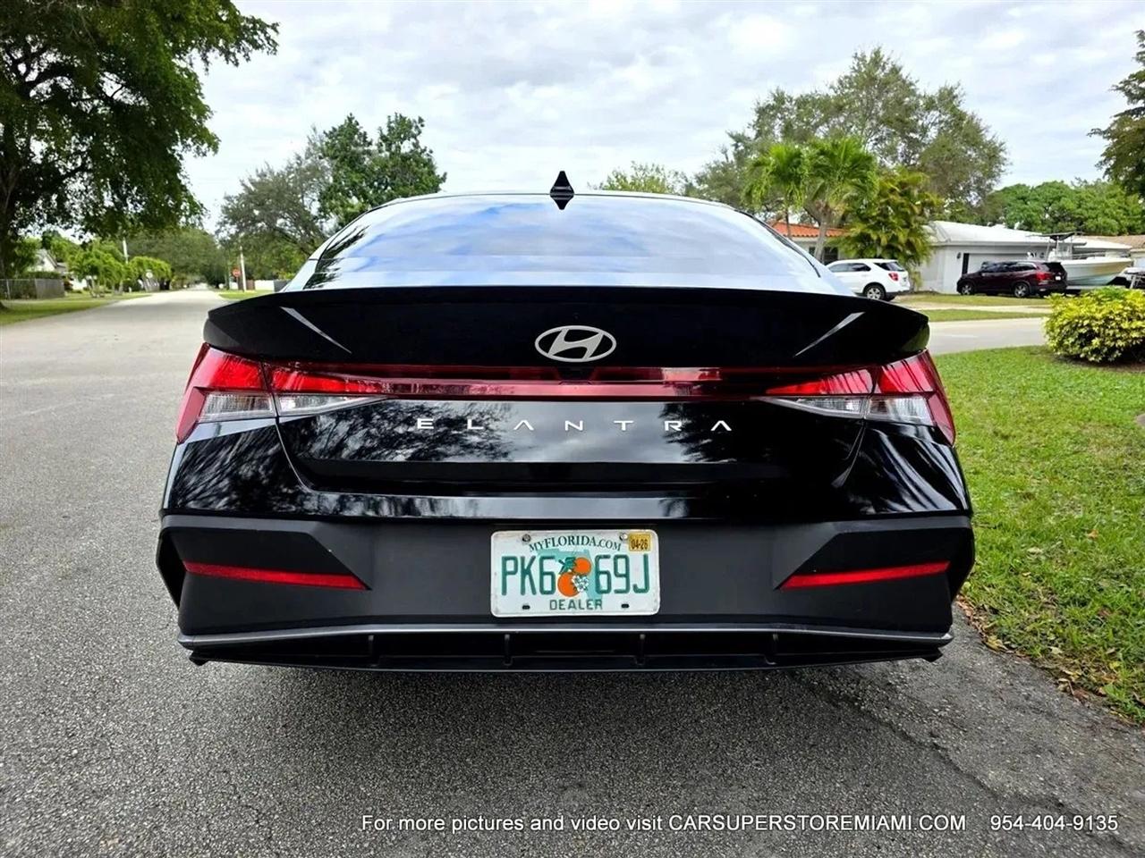 Hyundai Elantra  2025