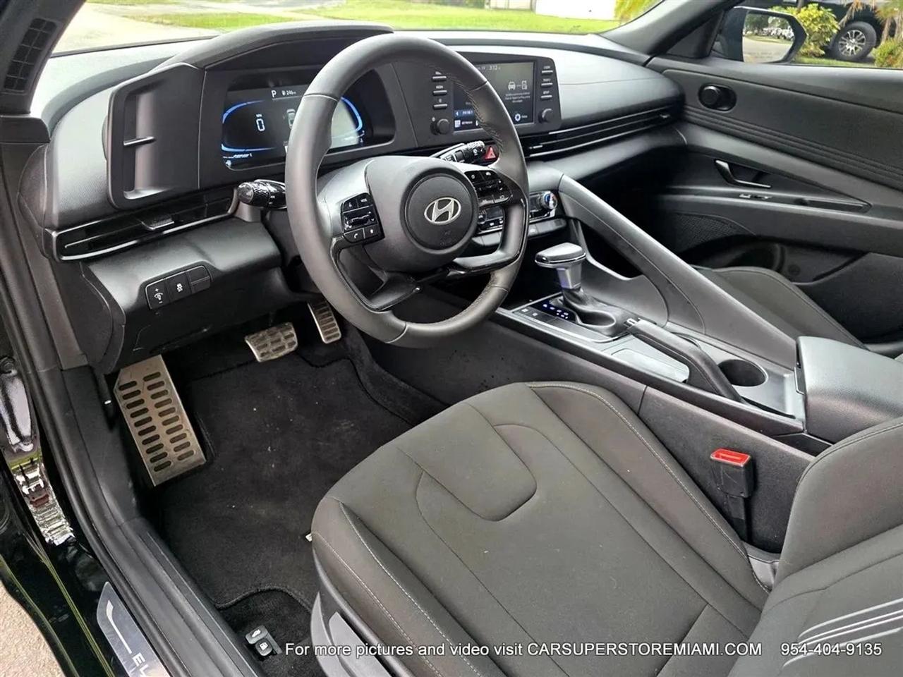 Hyundai Elantra  2025