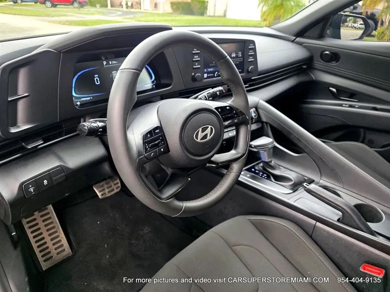 Hyundai Elantra  2025