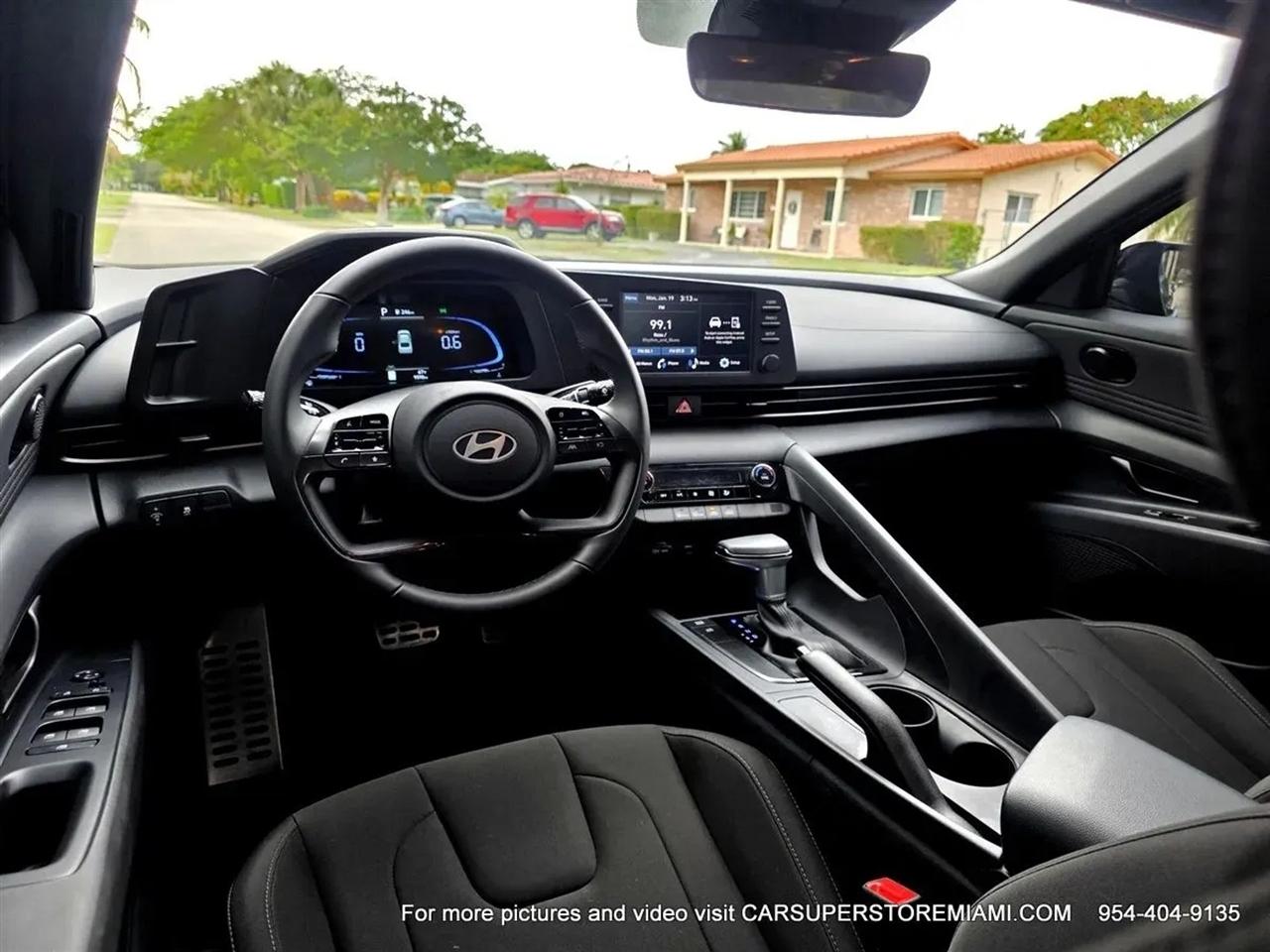 Hyundai Elantra  2025