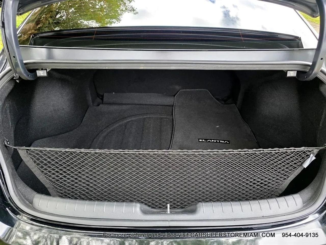 Hyundai Elantra  2025